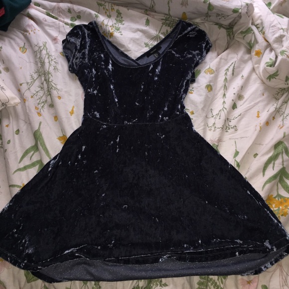FOREVER 21 OPEN BACK VELVET SKATER DRESS