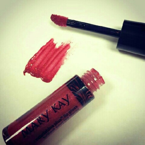 ***SOLD**Mary Kay Red Passion Nourishine Lip Gloss