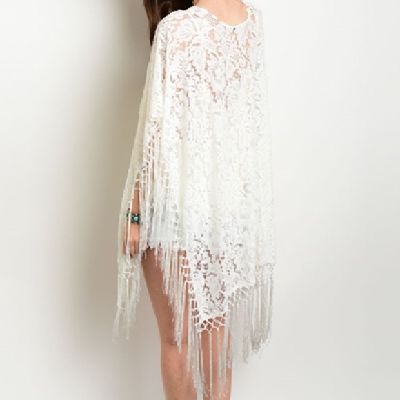 🎈LAST ONE🎈White Crochet Fringe Boho Kimono - Picture 2 of 3