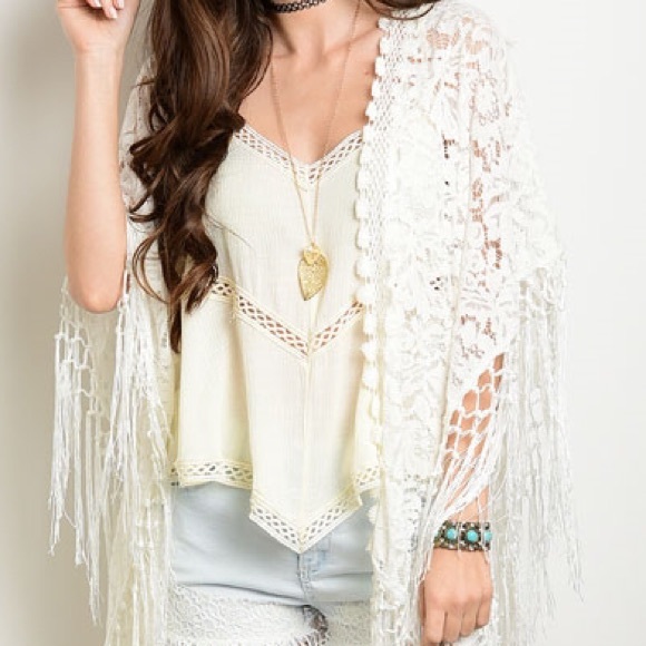 🎈LAST ONE🎈White Crochet Fringe Boho Kimono - Picture 3 of 3