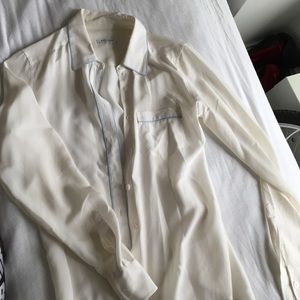 White long sleeve button down with light blue trim