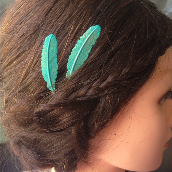 Sale✨Set of 2 Boho Feather Bobby Pins - Picture 3 of 4