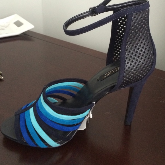 Ultra Chic strappy sandals - Picture 1 of 3