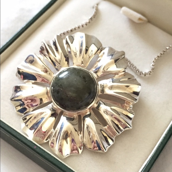 Sterling Silver Irish Flower Necklace - Picture 1 of 3