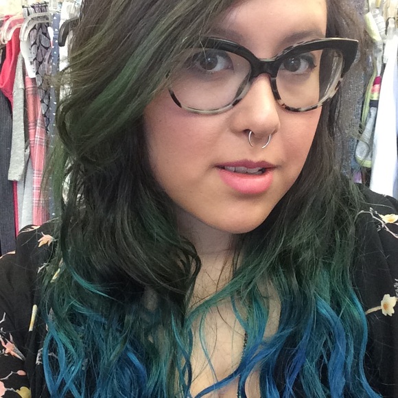 Meet your Posher, Julia