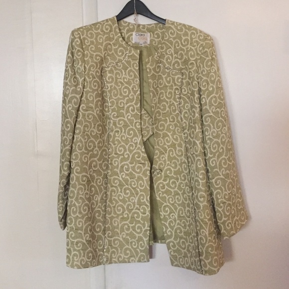 Two piece suit - Picture 2 of 3