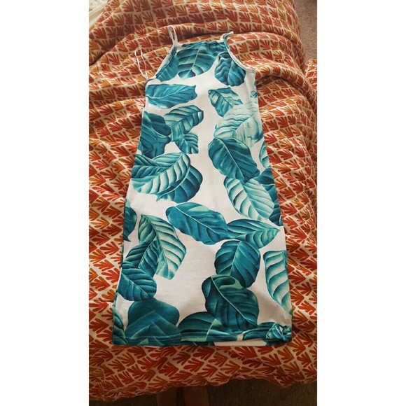 !!!SOLD!!!Leaf pattern bodycon dress NWOT
