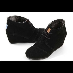 BLACK SUEDE WOMEN'S DESERT WEDGES