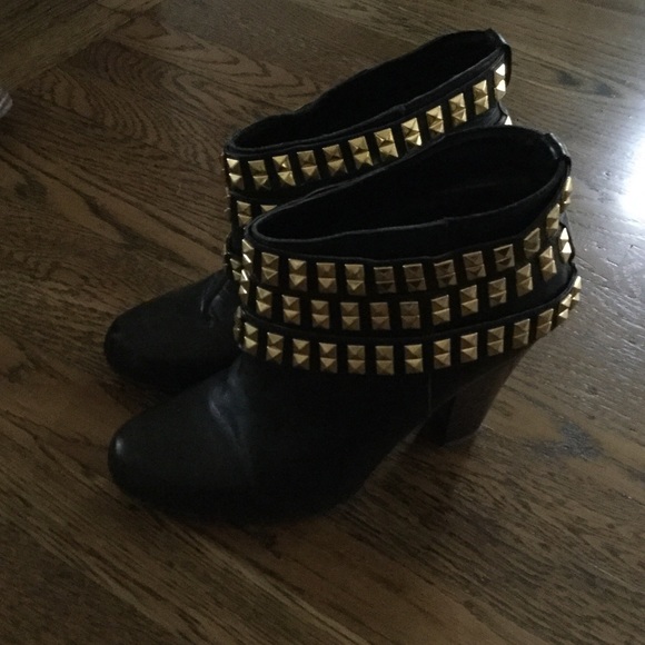 Betsey Johnson Shoes - Bestey Johnson black gold booties Sz 10