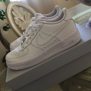 NIKE AIR FORCE 1s