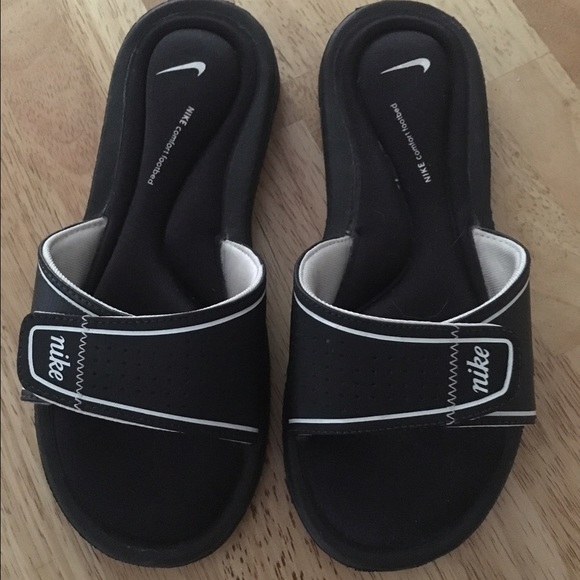 Nike Comfort Slide Sandals, size 6