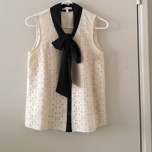 Lace sleeveless blouse
