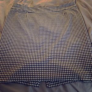 Houndstooth pencil skirt