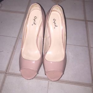 Nude Pumps