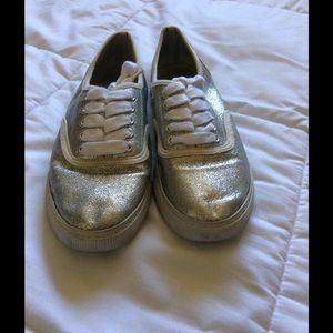 Silvery shinny shoes