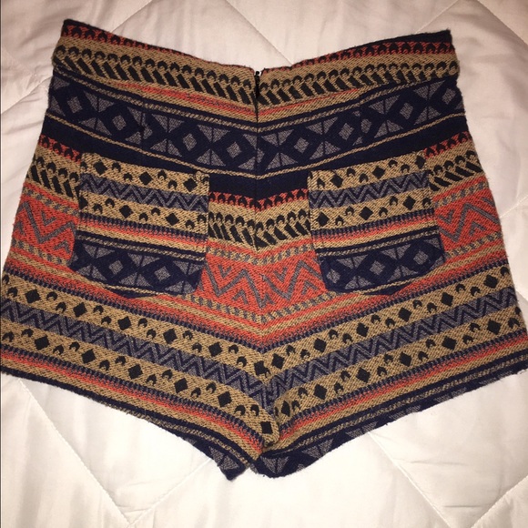 •• Aztec print high waisted shorts • - Picture 2 of 2