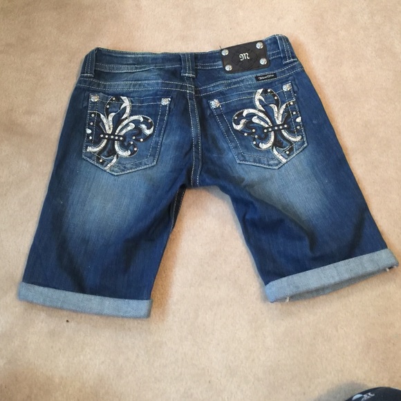 MISS ME's--- Bermuda shorts- HARDLY WORN