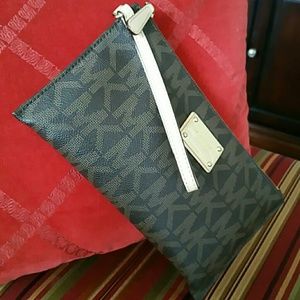AUTHENTIC MICHAEL KORS WRISTLET