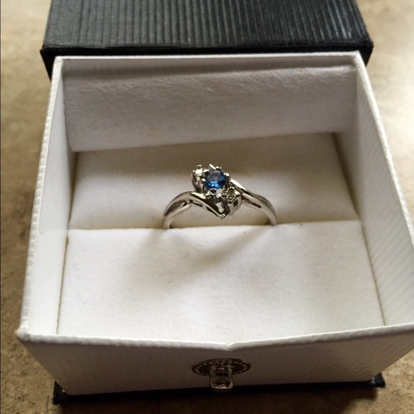 14k  White Gold Diamond and Sapphire Ring
