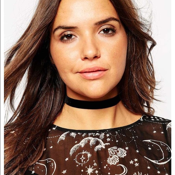 ASOS Jewelry - ASOS CURVE velvet choker