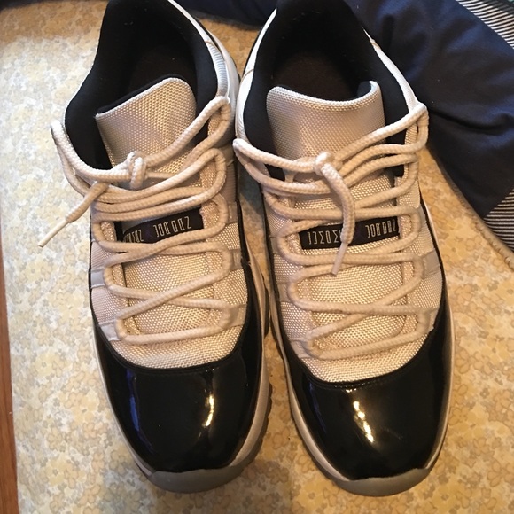 Air Jordan's 11's low concord black and white