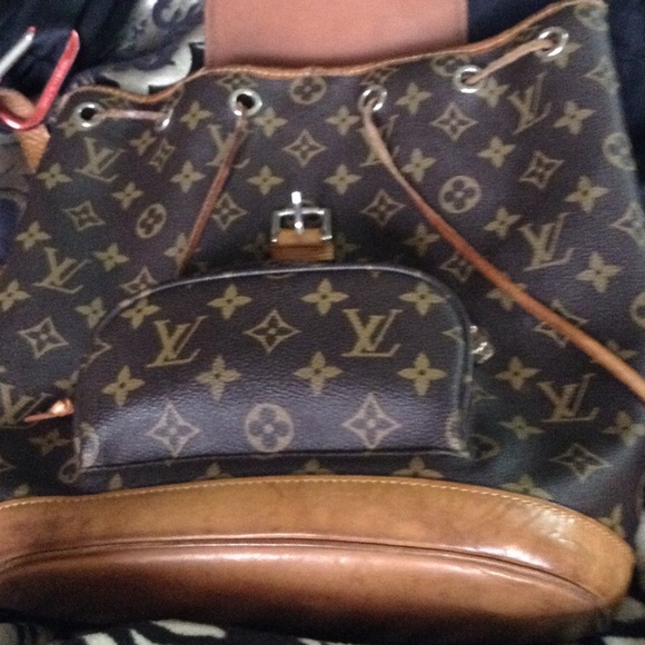 LV backpack - Picture 2 of 4
