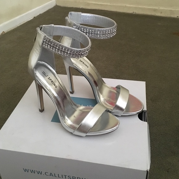 Silver pumps! - Picture 1 of 1