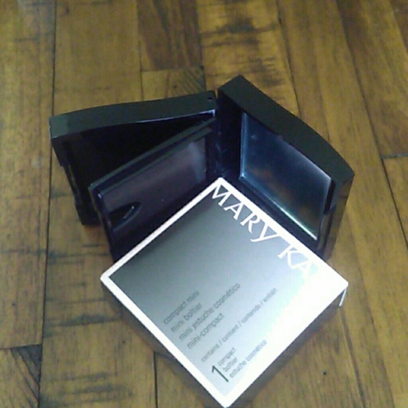 ***SOLD*** Mary Kay Mini Compact