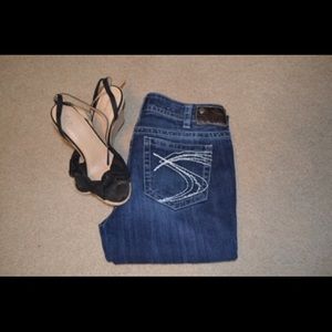 Silver Suki boot cut jeans in great shape