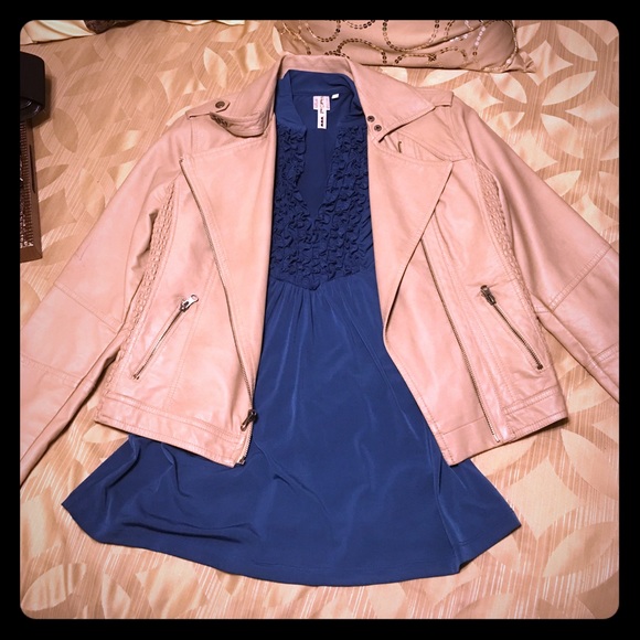 Like new. Career casual top.