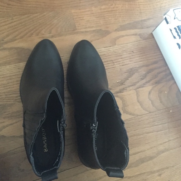 Black leather Chelsea ankle boots - Picture 3 of 4