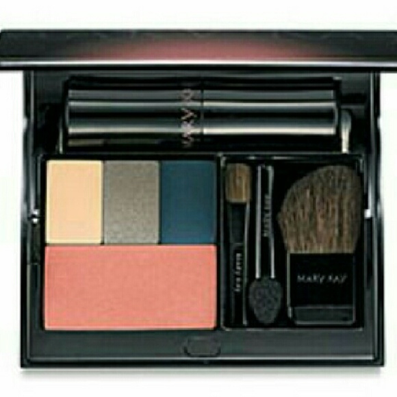 Mary Kay Compact - Picture 3 of 3