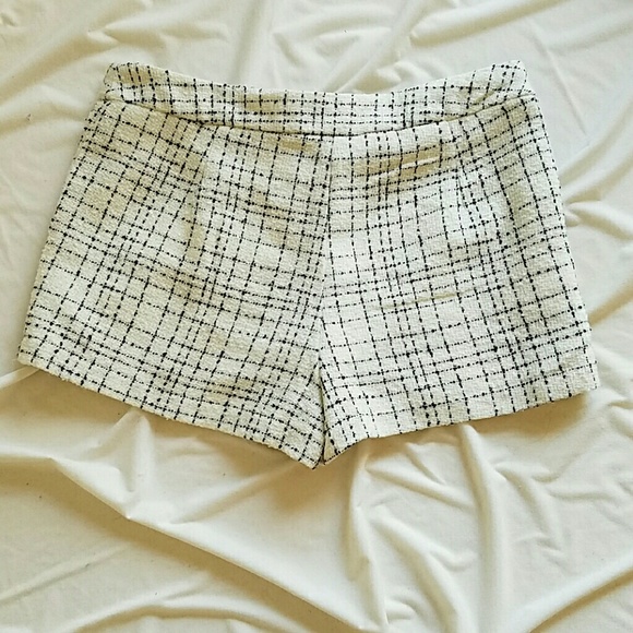 Cute Knit Shorts - Picture 2 of 4
