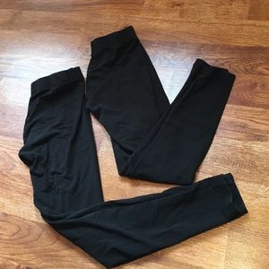 2 pairs of Lou & grey leggings