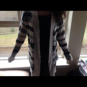 Warm, gray, black, white trible print cardigan.