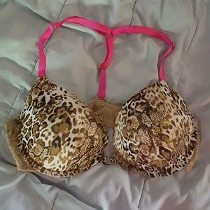 Victoria Secret size 36D front close bra