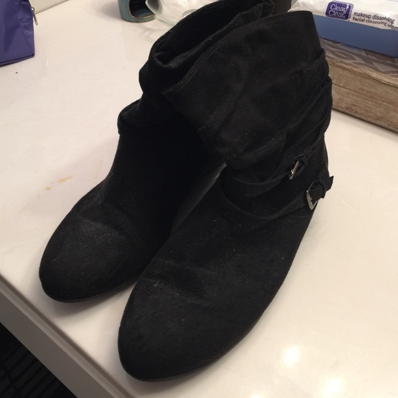 Black felt flat  booty shoes