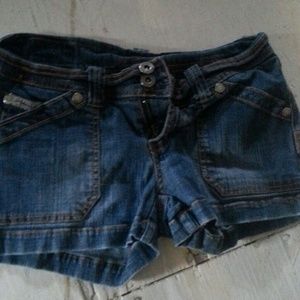 Hydraulic jean shorts