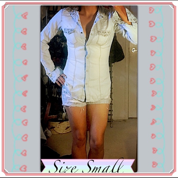SMALL•light denim snap button-up shirt