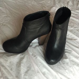 LAST CHANCE SALE‼️ heel booties