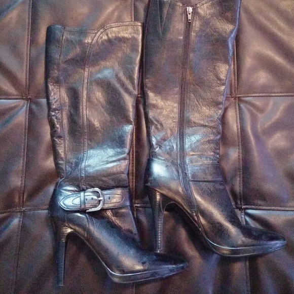 Black 4 inch heel boots