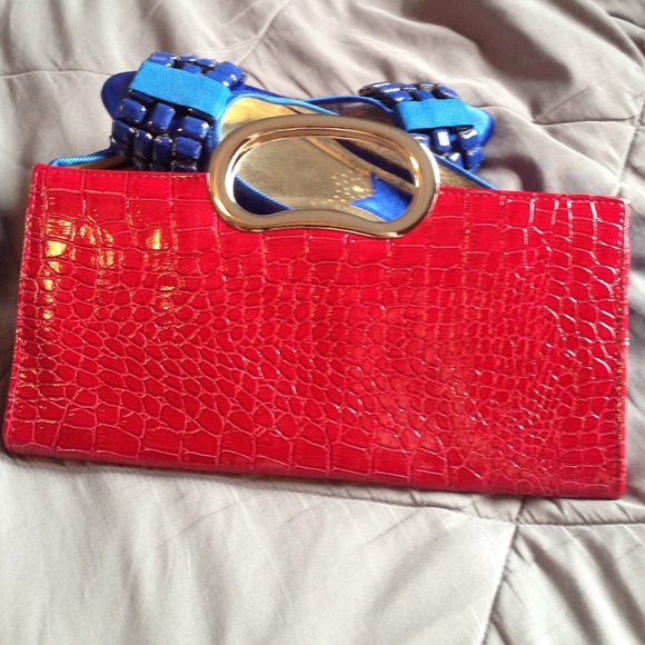 Red clutch