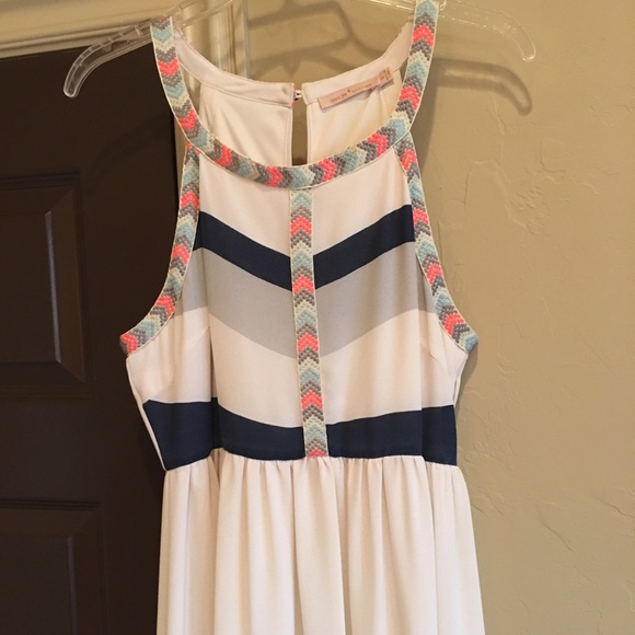 Gibson & Latimer Dresses & Skirts - 🎀Cream Maxi Dress-Size L