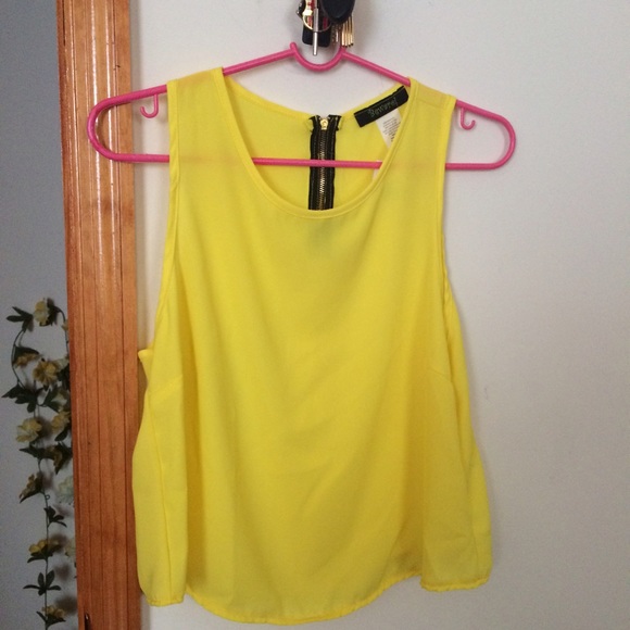 YELLOW SLEEVELESS BLOUSE