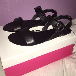 Black sandals size 8