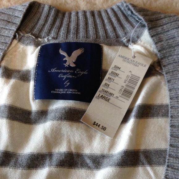 American Eagle V-neck Sweater - Picture 3 of 4