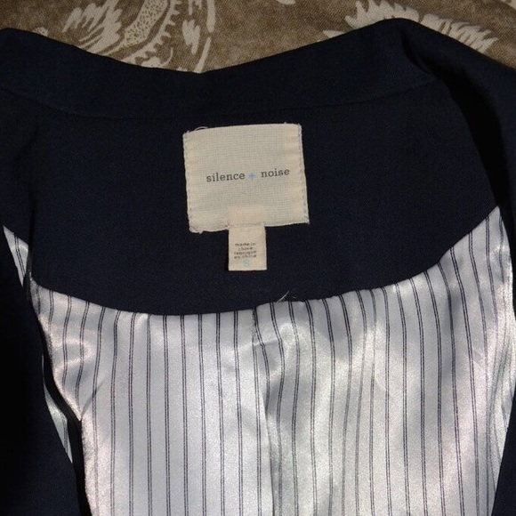 WORN ONCE Small navy blazer by Silence & Noise - Picture 4 of 4