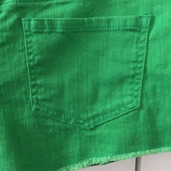 BRAND NEW green denim shorts - Picture 3 of 4