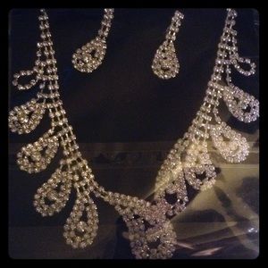 Crystal necklace and ear ring set