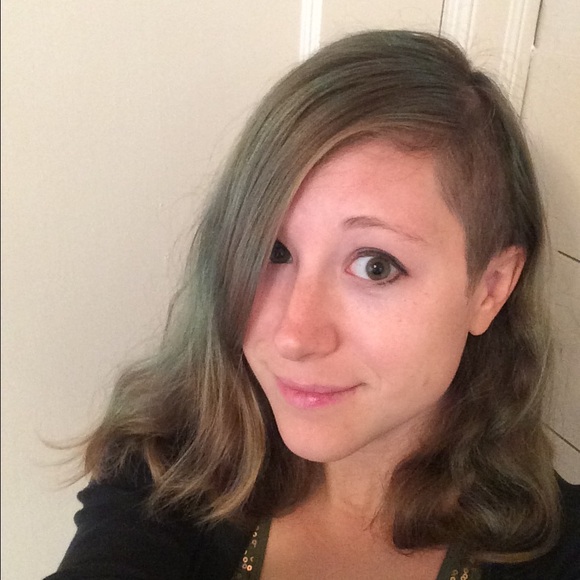 Meet your Posher, Carrie - Picture 1 of 1